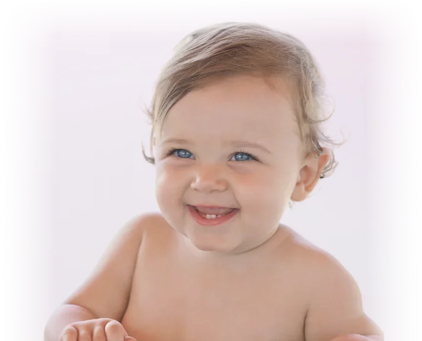 Una bambina sorridente